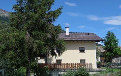 St Valentin San Valentino 618: Plant, Sky, Cloud, Building, Window, House, Tree, Land Lot, Cottage, Residential Area