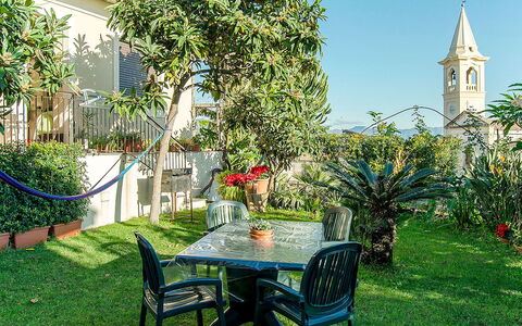 Etna View: Property, Tree, Real Estate, Building, Garden, House, Grass, Backyard, Yard, Table