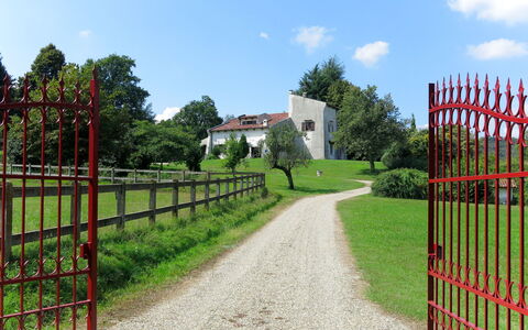 La Bertolina: Fence, Grass, Land Lot, Sky, Rural Area, Gate, Tree, Architecture, Landscape, House