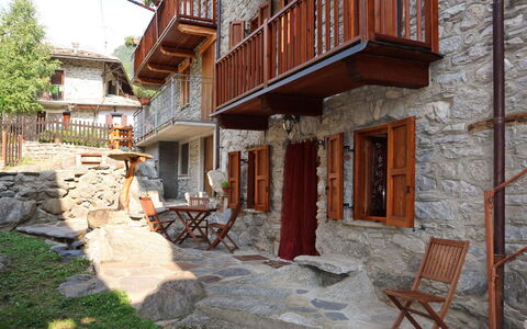 Ivan: Property, Building, Plant, Window, Sky, Neighbourhood, Wood, Real Estate, Residential Area, Cottage