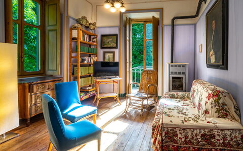 Villa Biino: Furniture, Picture Frame, Building, Green, Window, Azure, Chair, Wood, Lighting, Interior Design