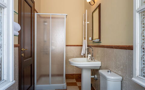 Savio: Tap, Mirror, Sink, Plumbing Fixture, Property, Bathroom Sink, Photograph, Bathroom, Building, Purple