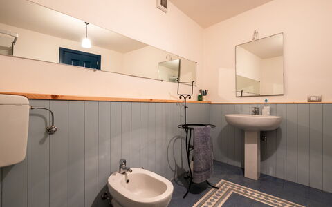 Carla: Mirror, Plumbing Fixture, Tap, Sink, Bathroom Sink, Property, Building, Purple, Bathroom, Interior Design