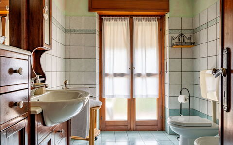 Ca' D'Gnese: Tap, Plumbing Fixture, Sink, Property, Building, Bathroom Sink, Wood, Bathroom, Purple