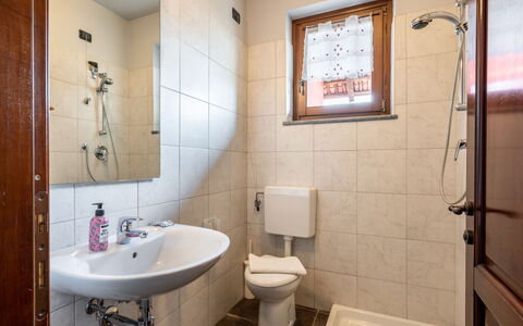 La Grotta di Cech: Brown, Plumbing Fixture, Tap, Bathroom Sink, Property, Sink, Mirror, Bathroom, Purple, Building