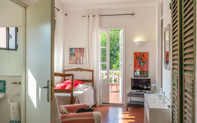Valeria (Pre131) 627.2: Property, Picture Frame, Furniture, Window, Comfort, Wood, Interior Design, Building, Floor, Living Room