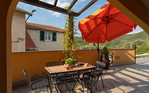 A' Ca' De Alida: Table, Building, Plant, Property, Furniture, Sky, Chair, Light, Flowerpot, Shade