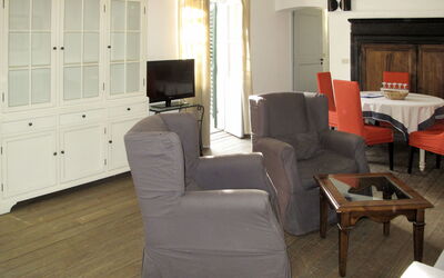 Accommodation:&nbsp;Camelot (Flg204) 660.5