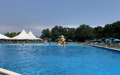 Casal Borsetti 651: Water, Sky, Swimming Pool, Leisure, Recreation, Tree, Fun, Resort Town, Shade, Cloud