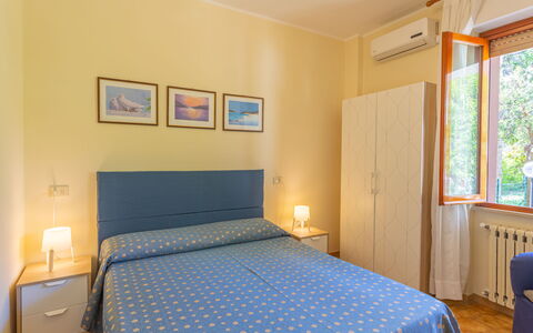 Francavilla al Mare 651: Property, Furniture, Building, Comfort, Blue, Azure, Wood, Textile, Shade