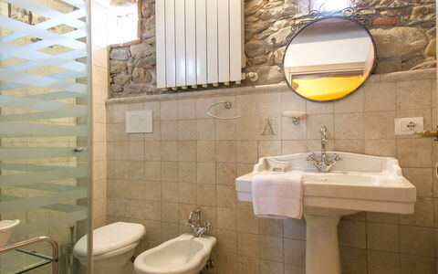 Daussiè: Bathroom, Property, Tile, Room, Wall, Interior Design, Plumbing Fixture, Toilet, Floor, Bathroom Accessory