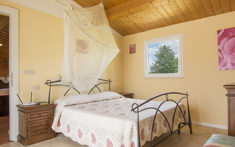 Daussiè: Bedroom, Bed, Furniture, Room, Bed Sheet, Property, Bedding, Bed Frame, Ceiling, Mattress