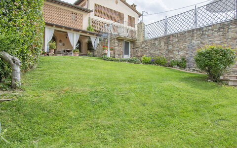 L' Ulivo: Plant, Sky, Cloud, Vegetation, Land Lot, Grass, Cottage, Natural Landscape, Groundcover, Landscape