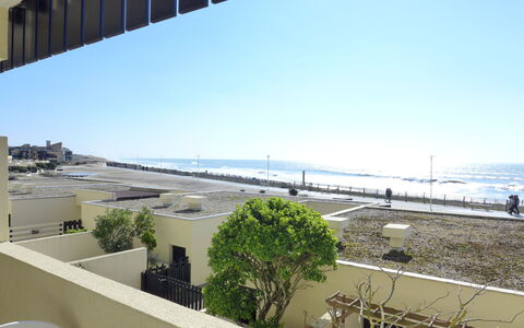Lacanau 600: Sky, Water, Plant, Shade, Urban Design, Tree, Morning, Horizon, City, Landscape