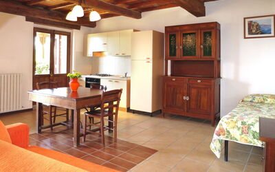 Ginestre 4 605.1: Room, Furniture, Property, Building, Interior Design, Floor, Ceiling, House, Living Room, Table