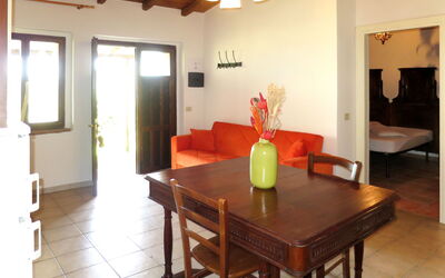 Ginestre 9 605.2: Room, Property, Building, Furniture, Dining Room, Table, Interior Design, Ceiling, House, Floor