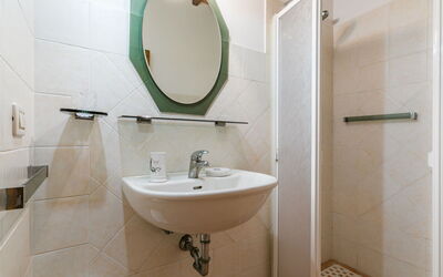Accommodation:&nbsp;Bianco 649.4