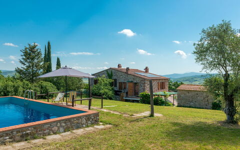 Valmarinella: Cloud, Water, Sky, Plant, Building, Property, Tree, Natural Landscape, Swimming Pool, House
