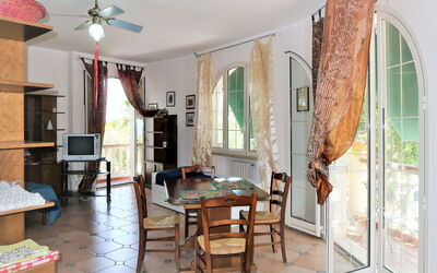 Rotondo 604.2: Property, Room, Furniture, Building, Interior Design, Living Room, Floor, Real Estate, House, Table