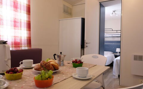 Camping Thurium: Table, Furniture, Property, Tableware, Food, Building, Interior Design, Comfort, Dishware, Lighting