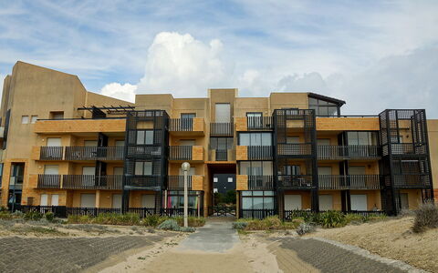 Horizon Marin: Cloud, Sky, Property, Building, Window, Land Lot, Urban Design, Plant, Neighbourhood, Residential Area