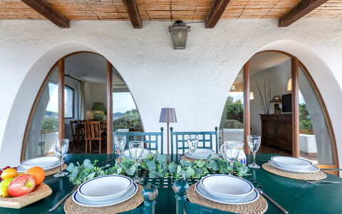 Bianca: Furniture, Table, Interior Design, Chair, Kitchen & Dining Room Table, Dining Room, Restaurant, Houseplant, Linens, Tablecloth