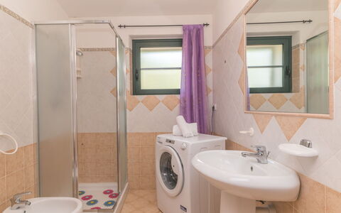 Stazzu Mendola: Mirror, Tap, Plumbing Fixture, Bathroom Sink, Sink, Property, Purple, Building, Product, Bathroom