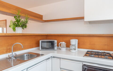 Palau 692: Kitchen Sink, Cabinetry, Property, Sink, Countertop, White, Kitchen, Plant, Tap, Kitchen Appliance