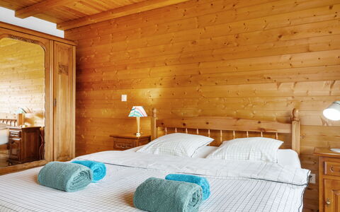 Les Crosets 606: Furniture, Property, Comfort, Building, Wood, Textile, Bed Frame, Bed, Floor, Flooring