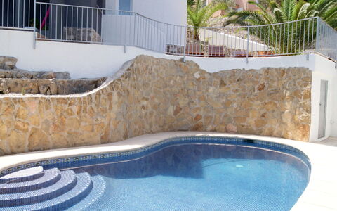 Ayora: Water, Property, Plant, Azure, Building, Swimming Pool, Leisure, Composite Material, Wall, Rectangle