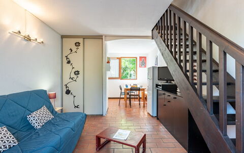 Lacanau 900: Furniture, Couch, Property, Table, Building, House, Interior Design, Comfort, Picture Frame, Living Room
