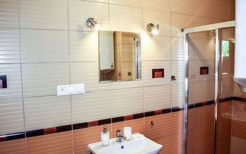 Kopalino 13: Mirror, Tap, Sink, Property, Plumbing Fixture, Bathroom Sink, Bathroom, Lighting, Interior Design, Floor