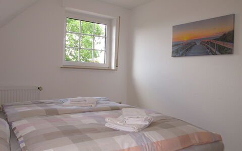 Christa (Hok110): Window, Property, Furniture, Building, Comfort, Wood, Azure, Textile, Bed