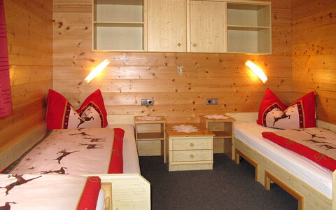 Moidl: Room, Furniture, Interior Design, Bedroom, Bed, Building, House, Table, Floor, Bed Frame