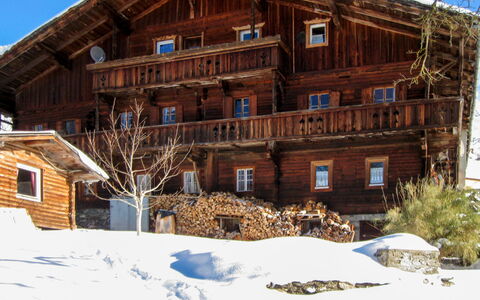 Schöser: Building, Property, Window, Sky, Snow, Wood, House, Architecture, Tree, Cottage