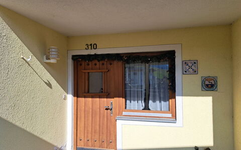 Ragusa: Property, Building, Window, Wood, Shade, Interior Design, Paint, Floor, Wood Stain