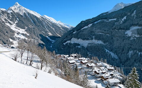 Hochwart: Sky, Mountain, Snow, Plant, Tree, Slope, Highland, Freezing, Terrain, Natural Landscape