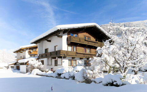 Klocker: Snow, Winter, Home, House, Property, Sky, Mountain, Hill Station, Freezing, Mountain Range