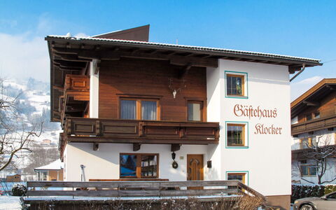Klocker: Sky, Building, Property, Window, Wheel, Snow, House, Neighbourhood, Residential Area