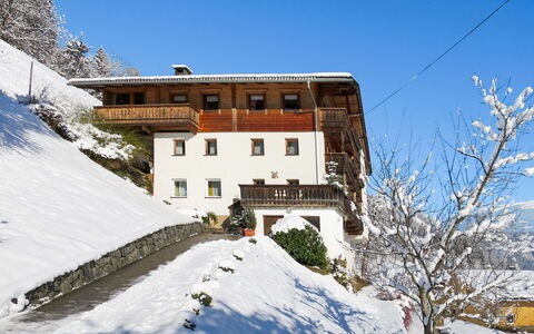 Baggenhof: Snow, Winter, Property, Mountain, Sky, Slope, Tree, Geological Phenomenon, House, Alps