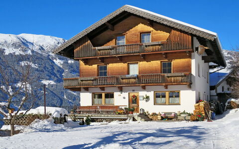 Maiklerhof: Snow, Property, Winter, House, Home, Mountain Village, Building, Real Estate, Mountain, Ski Resort