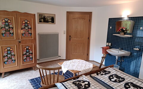 Maiklerhof: Picture Frame, Property, Furniture, Blue, Table, Wood, Interior Design, Flooring, Living Room, Floor