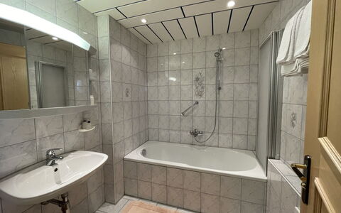 Fill: Plumbing Fixture, Bathtub, Property, Mirror, Tap, Sink, Bathroom, Building, Interior Design