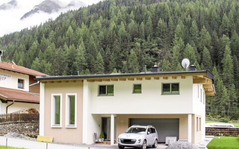 Leonie: Property, House, Building, Home, Real Estate, Vehicle, Roof, Mountain, Car, Residential Area