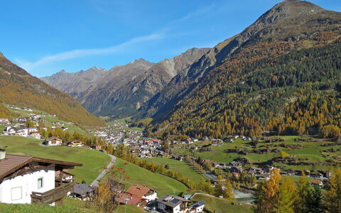Pult: Sky, Mountain, Ecoregion, Natural Landscape, Highland, Plant, Building, House, Tree, Slope