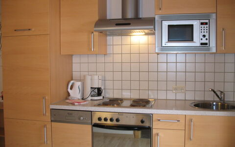 Sölden 718: Countertop, Cabinetry, Kitchen Sink, Sink, Property, Kitchen Appliance, Kitchen Stove, Cooktop, Gas Stove, Kitchen