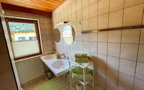 Haus Grazia: Tap, Plumbing Fixture, Mirror, Property, Sink, Building, Bathroom Sink, Bathroom, Floor, Window