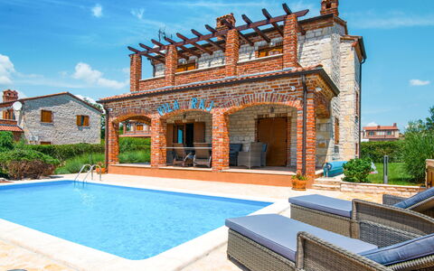 Bergmann: Property, Building, House, Real Estate, Home, Estate, Swimming Pool, Mansion, Villa, Architecture