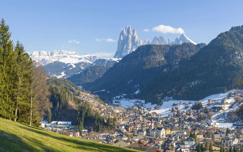 Kostner: Mountainous Landforms, Mountain, Hill, Highland, Mountain Range, Landscape, Hill Station, Terrain, Valley, Village