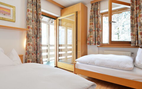 Campitello 632: Building, Furniture, Property, Window, Comfort, Azure, Wood, Shade, Bed Frame